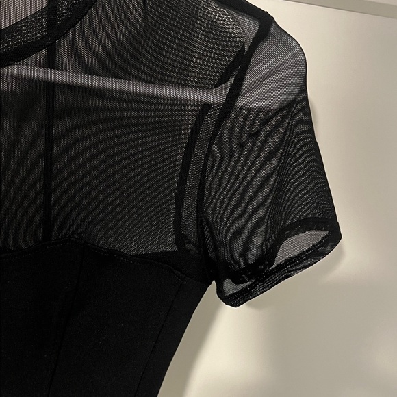 Elegant Black Sheer Short Sleeve Top - Picture 4 of 5